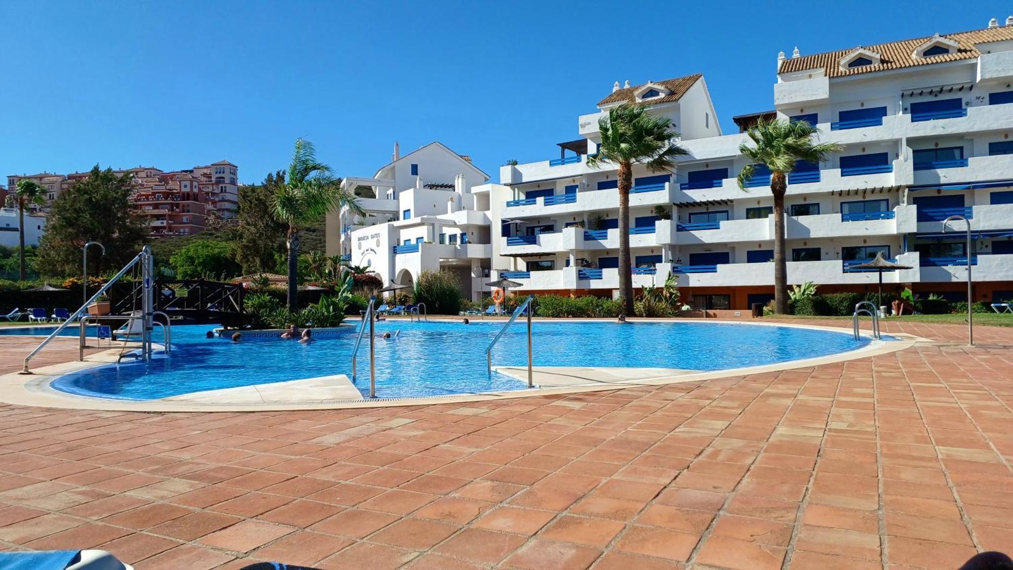 Residencial La Duquesa Suites Golf & Gardens San Luis de Sabinillas Exterior foto